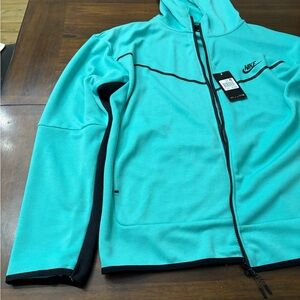 Nike tech two piece jogging suit, XL, green & black